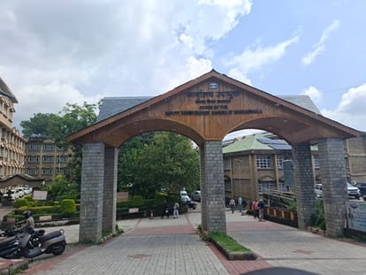 जिलाधीश कार्यालय धर्मशाला