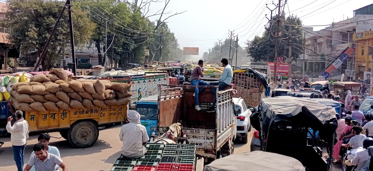 Aligarh News: मंडी फुल, सड़क जाम...20 घंटे थमी रफ्तार