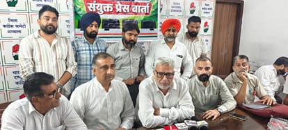 कांग्रेस के सिटी कार्यालय में पत्रकार वार्ता में प्रदर्शन की जानकारी देते सिटी विधायक निर्मल सि