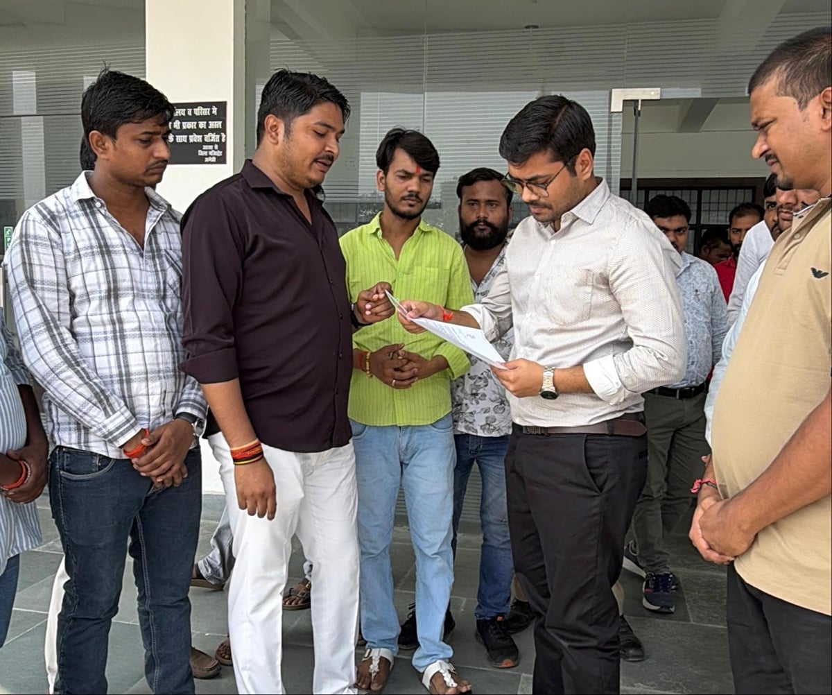 Amethi News: यूपीआई पर प्रस्तावित शुल्क के विरोध में सौंपा ज्ञापन