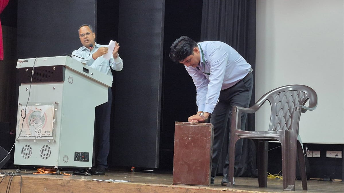 Aligarh News: मतदाता सूची से छूटे लोगों को जोड़ने के लिए घर-घर जाएंगे बीएलओ