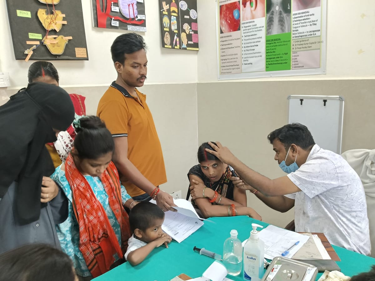 Deoria News: मौसम बदला तो बढ़ी कान की परेशानी मेडिकल काॅलेज में मरीज 200 पार