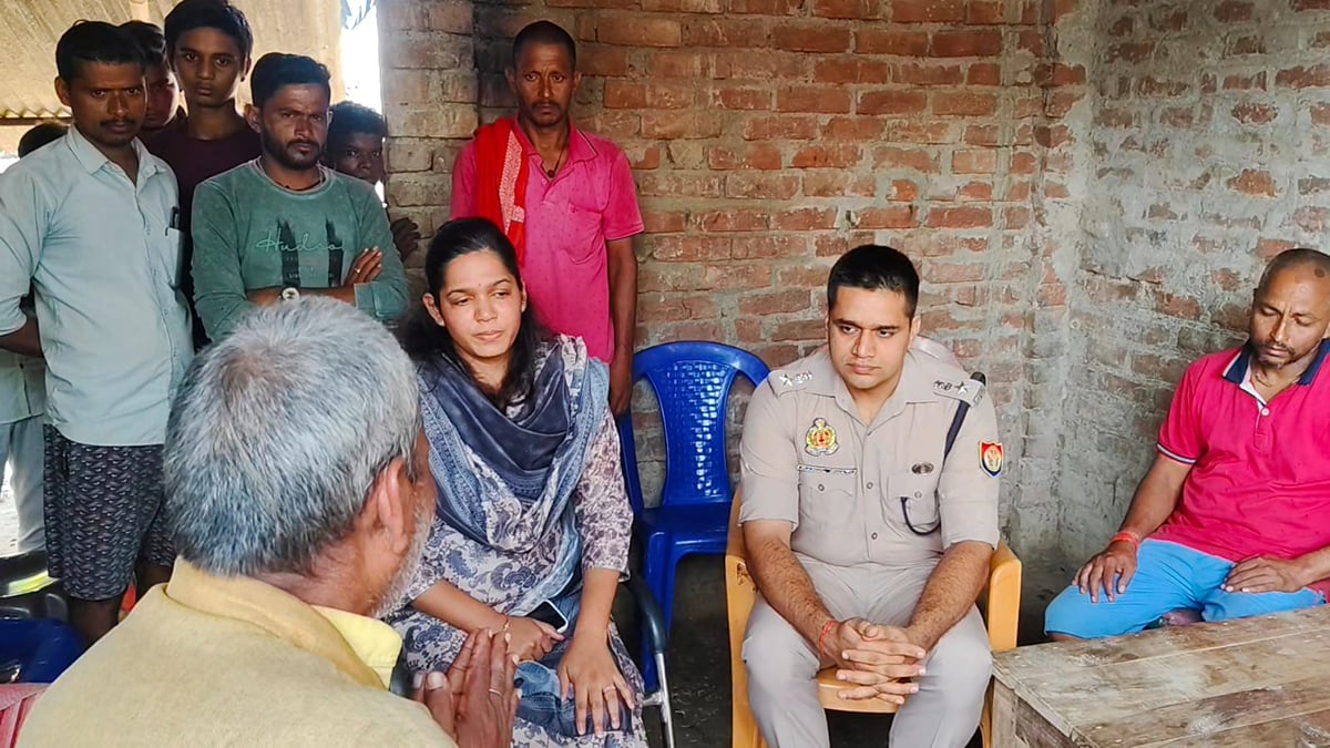 Shravasti News: करंट से दो मौतों पर डीएम सख्त, चार पर केस
