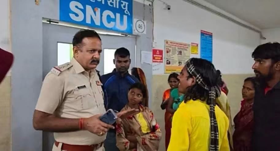 एमपी: मौत के मुंह में छोड़ दिया नवजात, झाड़ियों में चींटियां लिपटीं हुईं थीं; थाना प्रभारी ने पहुंचाया अस्पताल