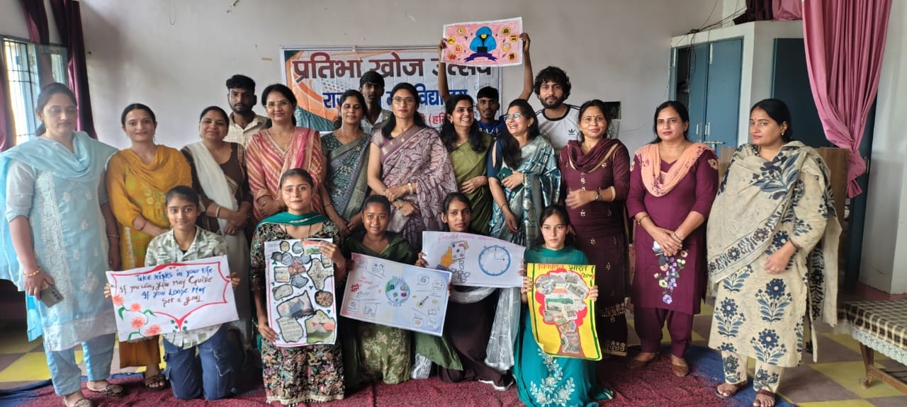प्रतिभा खोज कार्यक्रम में भाग लेते विद्यार्थी व स्टाफ। स्रोत : कॉलेज