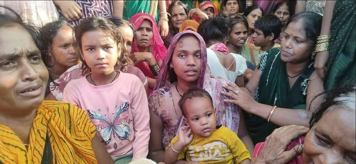 Chandauli News: करंट से युवक की मौत के बाद छह घंटे तक दिया धरना