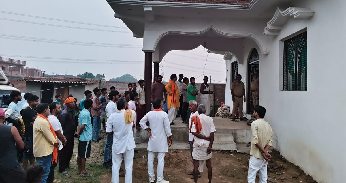 Bhadohi News: कुसौड़ा गांव में धर्मांतरण की सूचना पर हिंदू संगठनों ने किया हंगामा