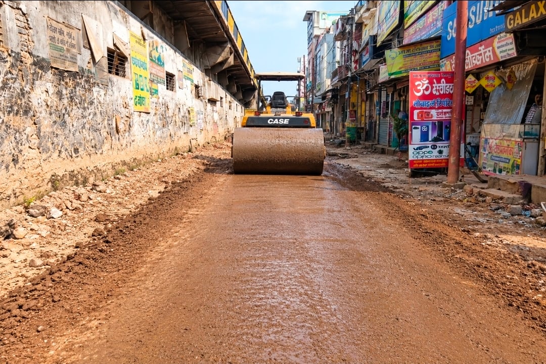 Aligarh News: राम बरात आज, देर रात तक चमकाए शहर के मार्ग