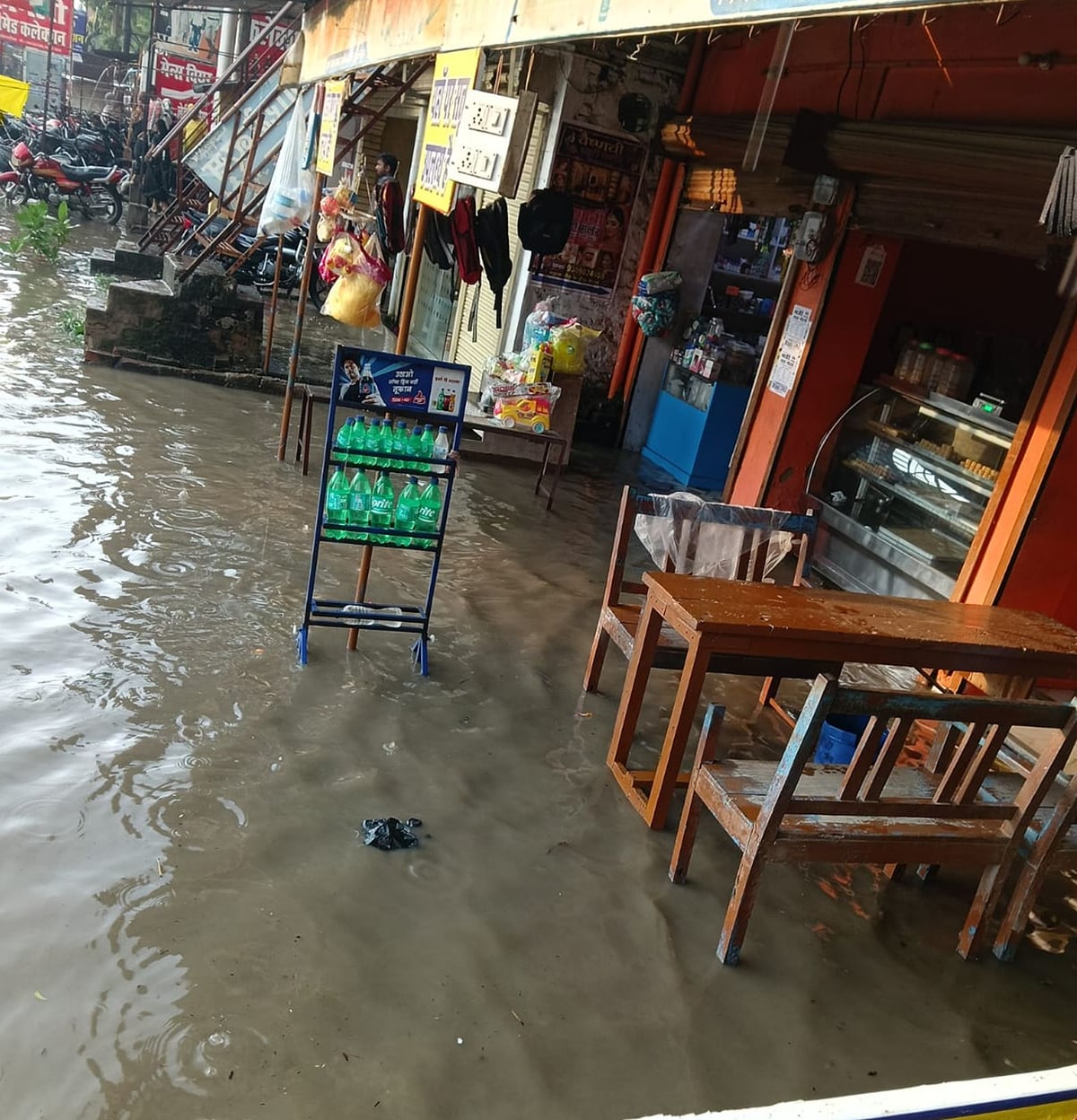 Sultanpur News: एक घंटे की बारिश और अलीगंज के घरों में घुसा पानी