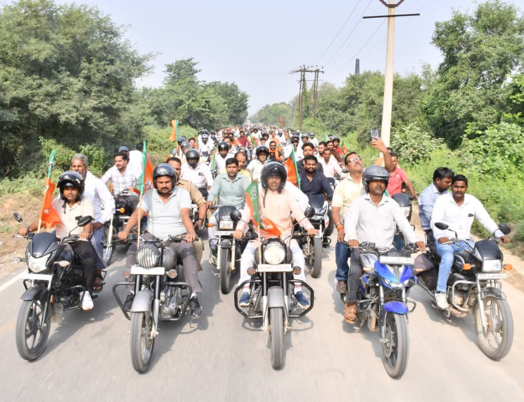 Budaun News: विधायकों ने निकाली सेवा ज्योति यात्रा, उमड़ा जनसैलाब
