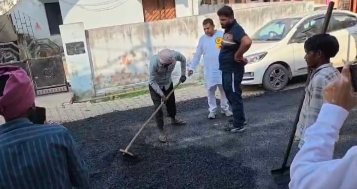 Prayagraj News: गंगापार के 10 वार्डों में सड़कों की पैचिंग शुरू, 58 लाख बजट