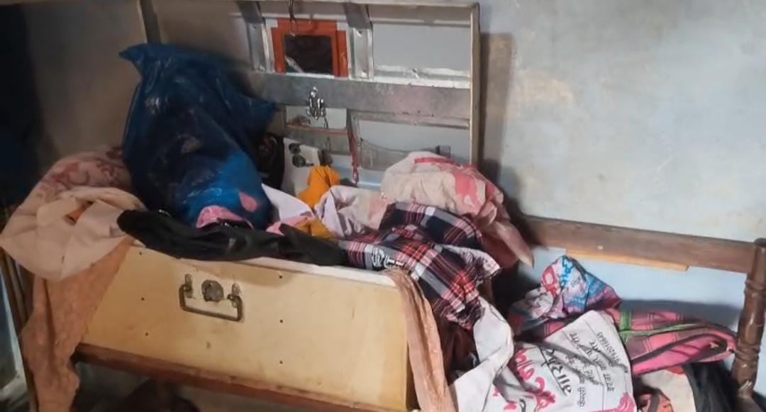 Shravasti News: चोरों ने पार किया नकदी व चार लाख के आभूषण