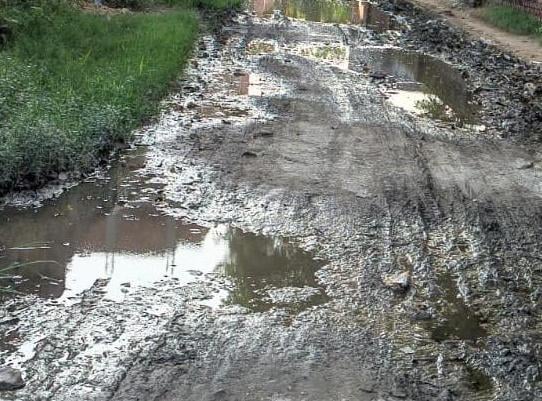 Sitapur News: बारिश ने सुबह कराया सिहरन का अहसास, किसान परेशान