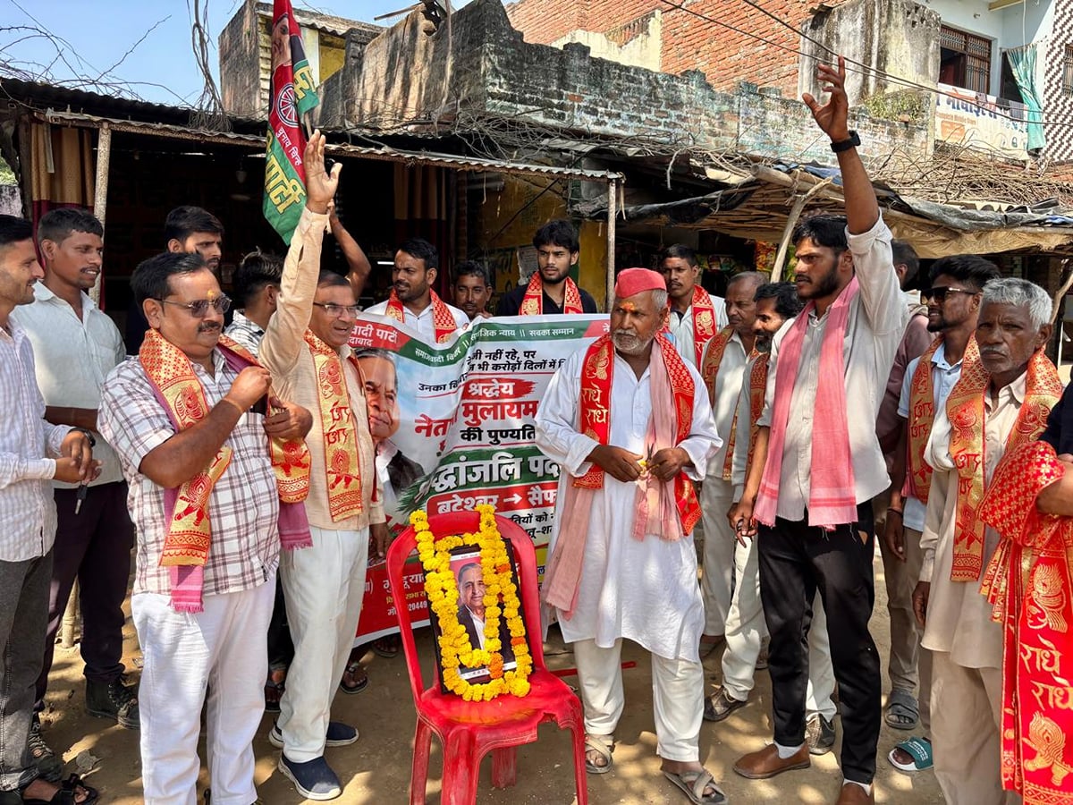 Agra News: अखिलेश की ताजपोशी का संकल्प लेकर सैफई निकले बदायूं के सपाई, बाह में स्वागत