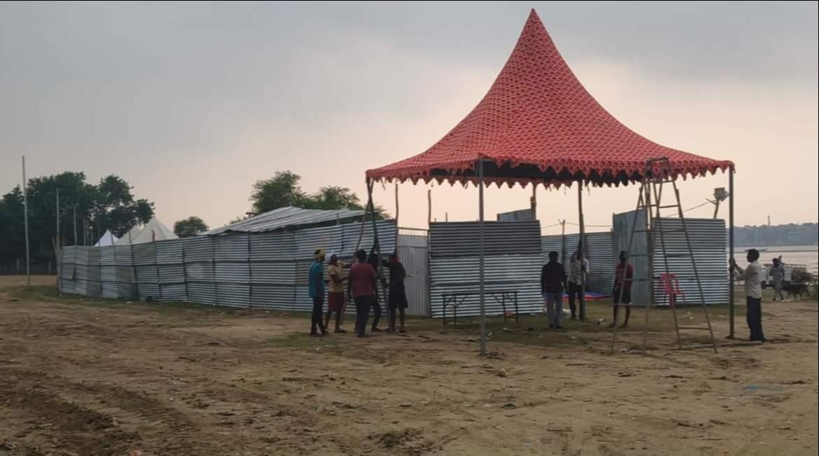 Chandauli News: गंगा तट को समतल करने में लगाए गए 100 मजदूर और 12 से ज्यादा मशीनें