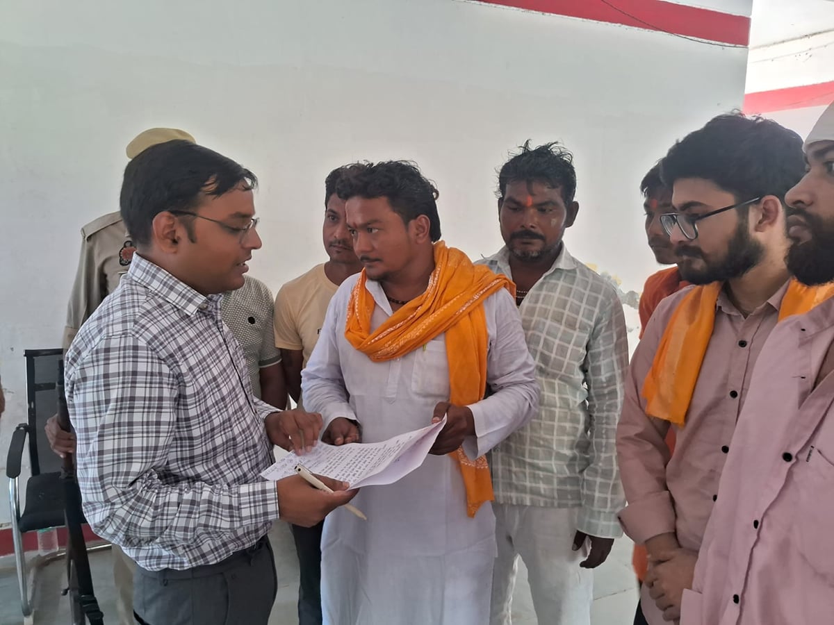 Jalaun News: नवरात्र में खुले में मांस-मछली की बिक्री पर रोक की मांग