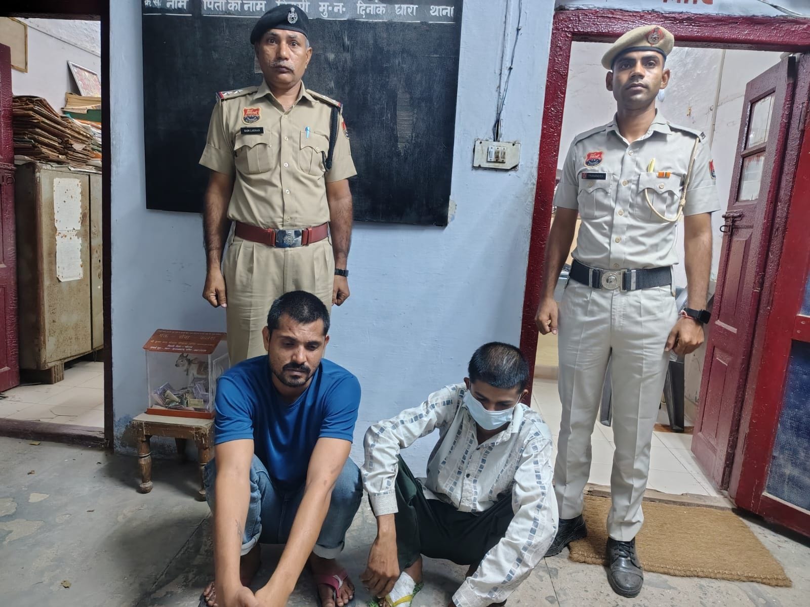 फोटो नंबर-17पुलिस गिरफ्त में आरोपित। स्रोत: प्रवक्ता