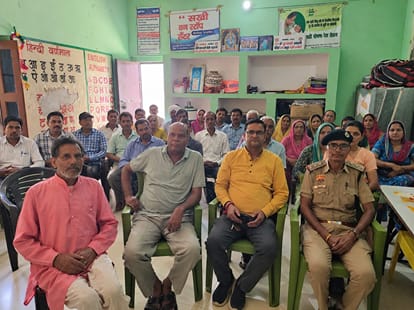 फोटो नंबर- 19वार्ड-1 में आयोजित नशा मुक्ति जागरूकता कार्यक्रम में उपस्थित लोग।
