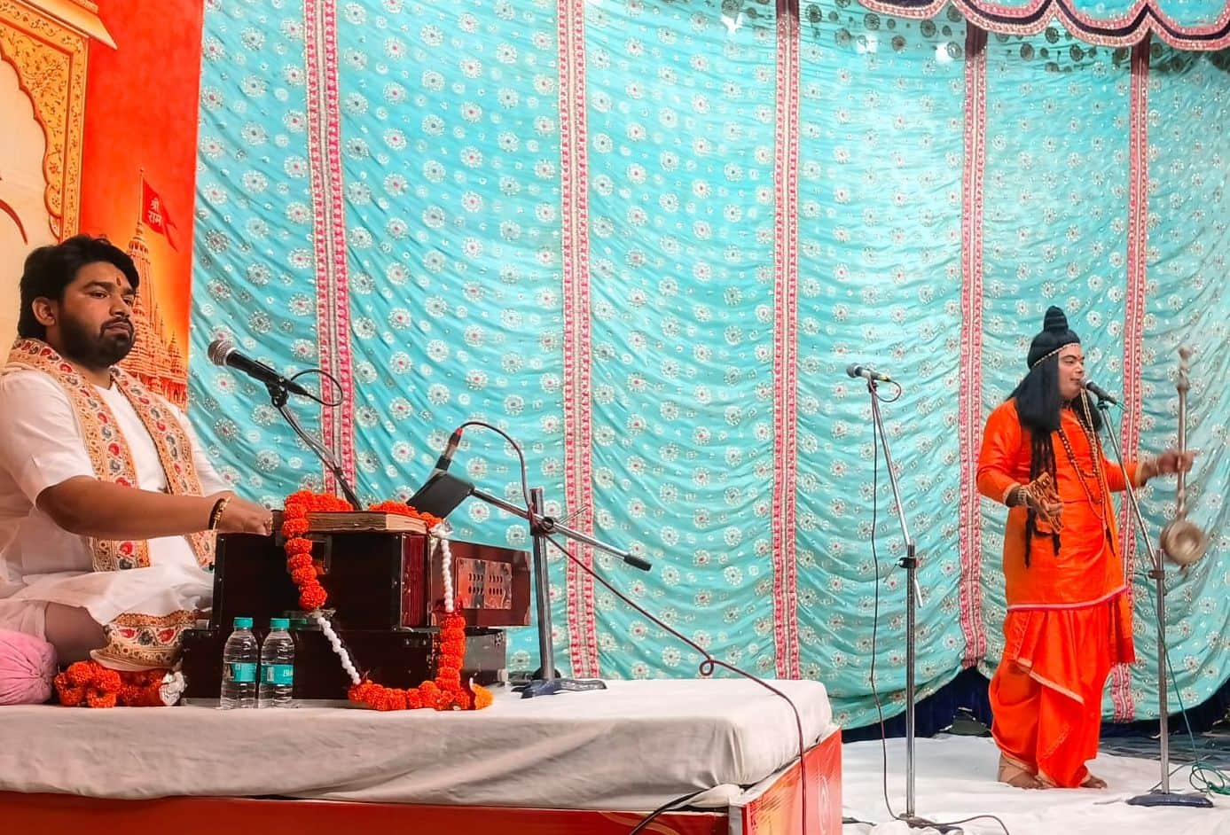 फोटो60कासगंज में आयोजित श्रीराम लीला में मंचन करते कलाकार।संवाद