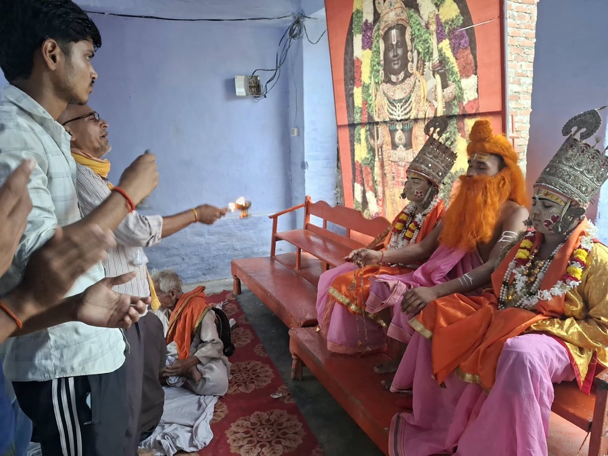 Bhadohi News: सबरी मिलन से लंका दहन तक रामलीला मंचन देख भाव-विभोर हुए श्रद्धालु