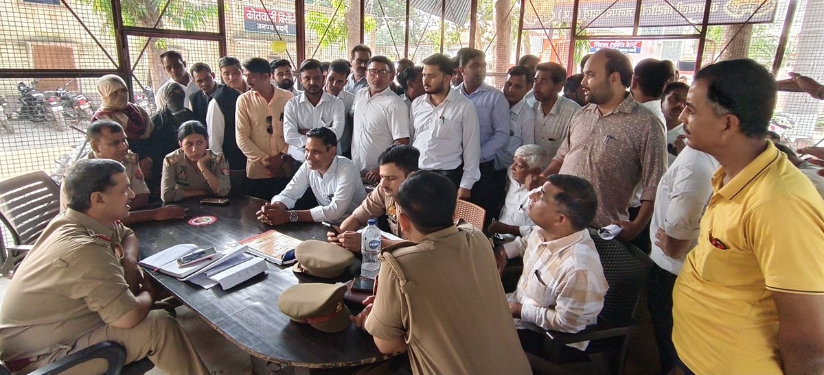 Budaun News: बिसौली में बैनामे को लेकर वकील पर हमला, दो महिलाएं गिरफ्तार