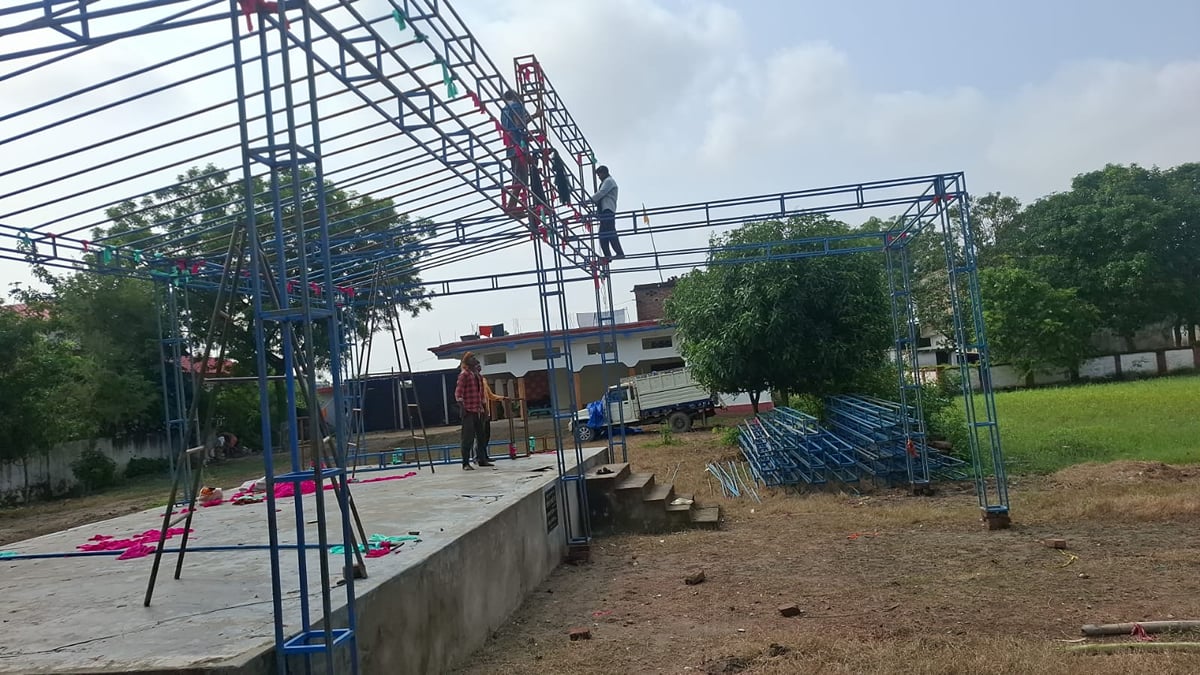 Ballia News: सजने लगे दुर्गा पूजा के पंडाल, श्री जगन्नाथ धाम मंदिर के भी होंगे दर्शन