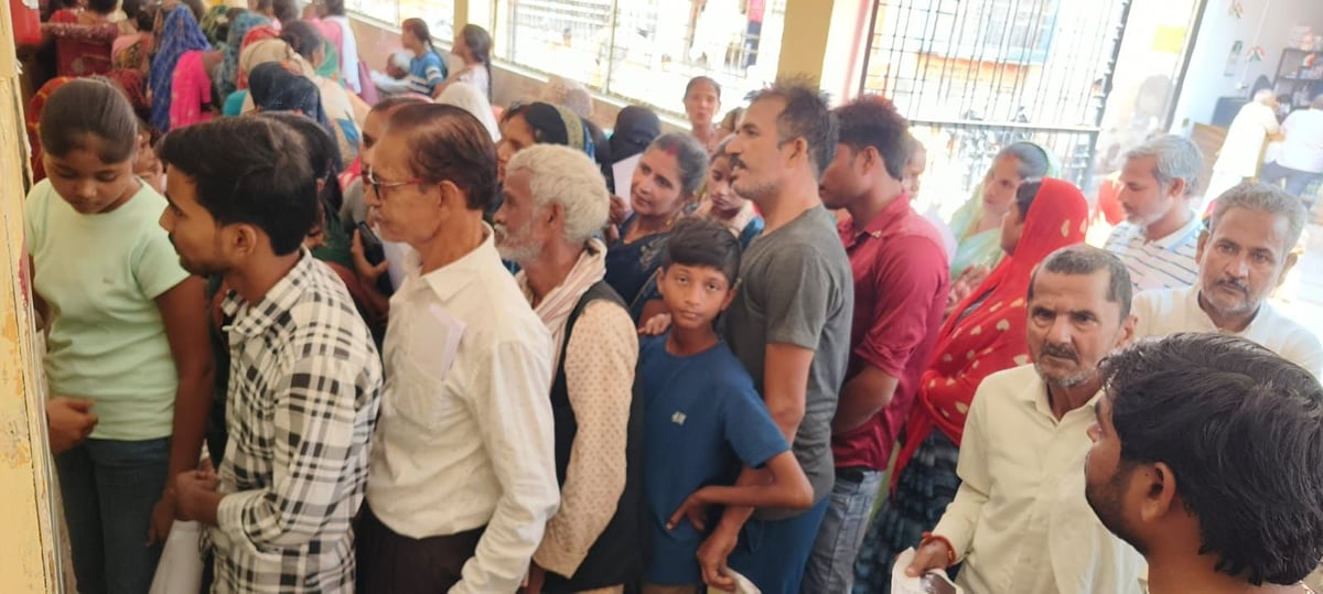 Raebareli News: मौसम में बदलाव से बीमार हो रहे लोग