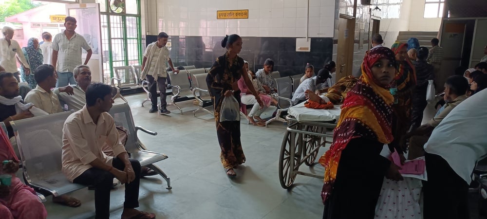 Agra News: हड़ताल पर चिकित्सक...बीमार हुईं स्वास्थ्य सेवाएं