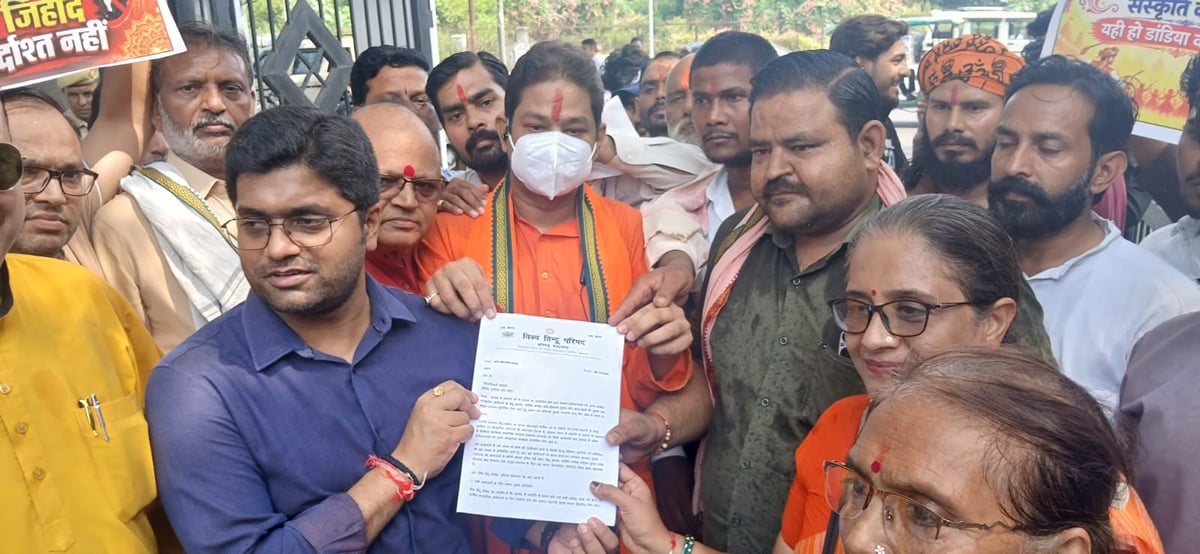 Aligarh News: डांडिया-गरबा आयोजनों में सुरक्षा और धार्मिक मर्यादा सुनिश्चित करने की मांग