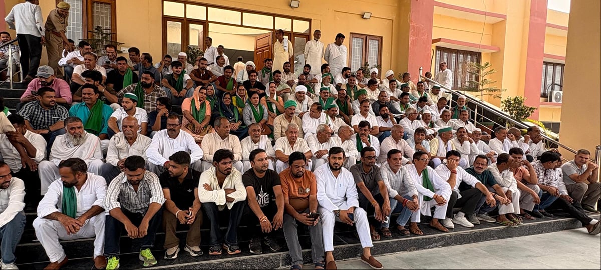 Shamli News: बकाया गन्ना मूल्य भुगतान के लिए कलक्ट्रेट में दिया तीन घंटे धरना