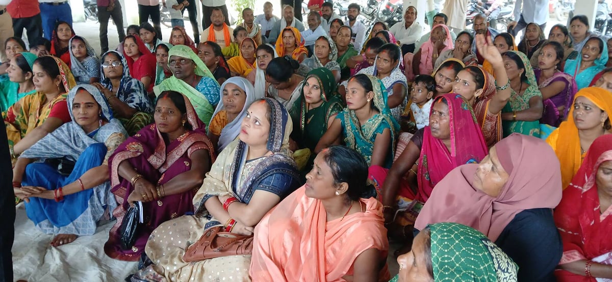Gonda News: केयरटेकर महिलाओं ने प्रदर्शन कर मांगा मानदेय