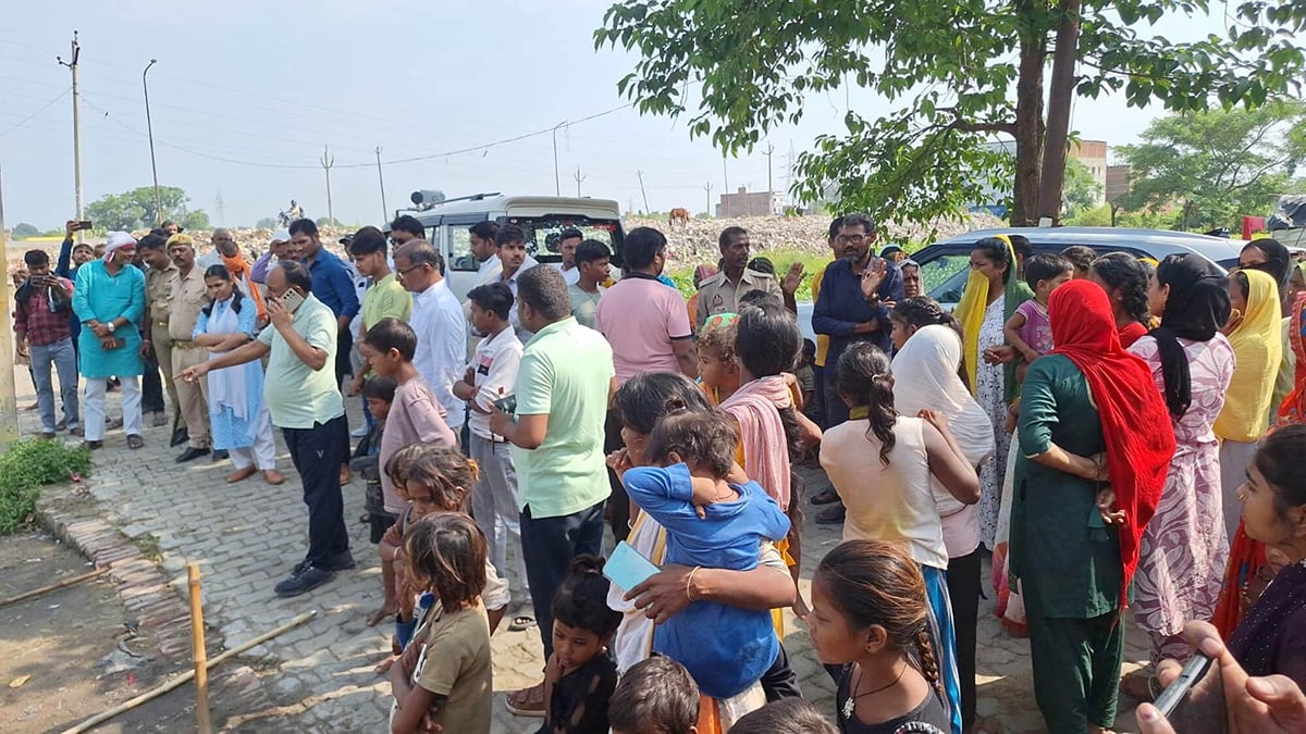 Ghazipur News: जगह-जगह मिले कूड़े के ढेर, नगर पालिका कर्मियों को तत्काल सफाई करने को कहा