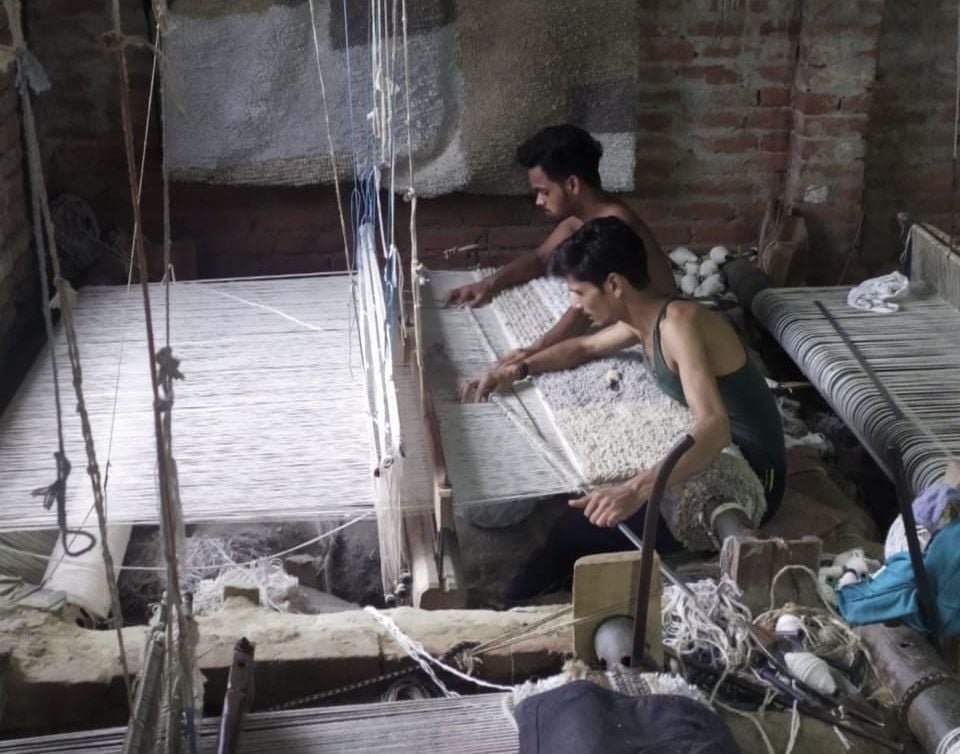Sitapur News: सीतापुर की पेट यार्न से बनी डिजाइनर दरियां वैश्विक बाजार में छाईं