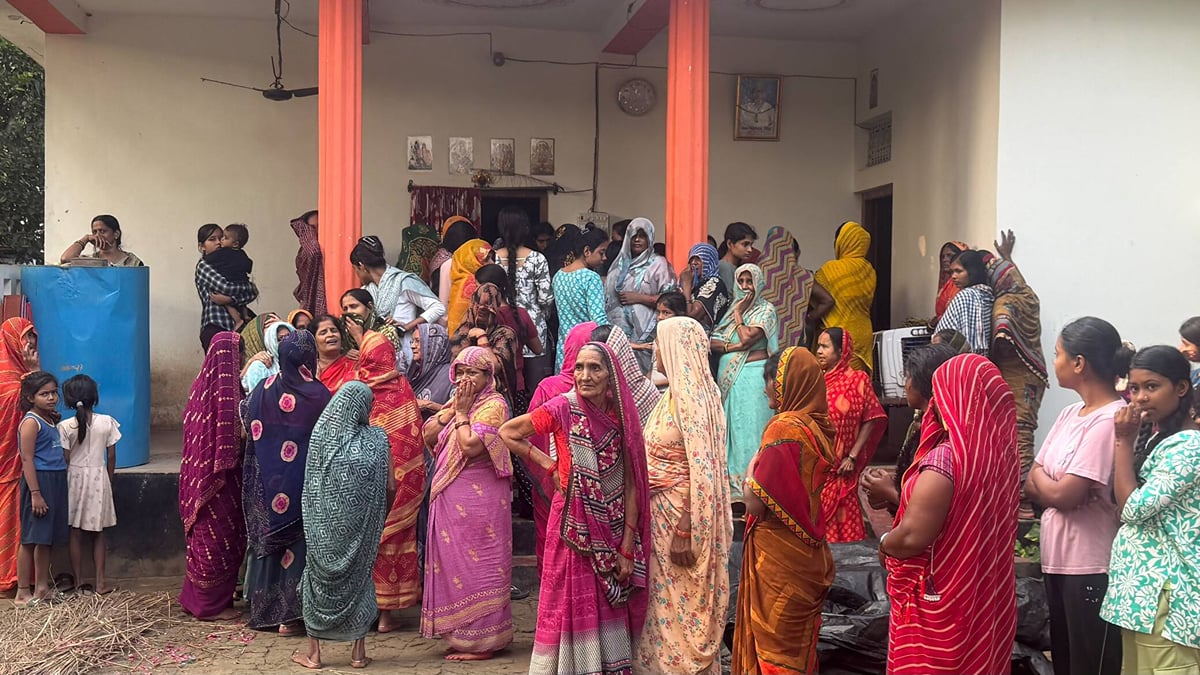 Deoria News: नन्हे मेहमान के स्वागत की तैयारी थी, घर पहुंची नित्यानंद की अर्थी