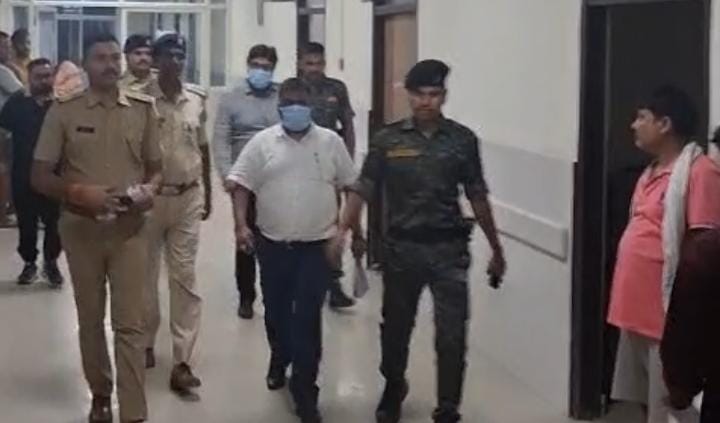 निलंबित मुसहरी अंचल अधिकारी सहित दो गिरफ्तार
