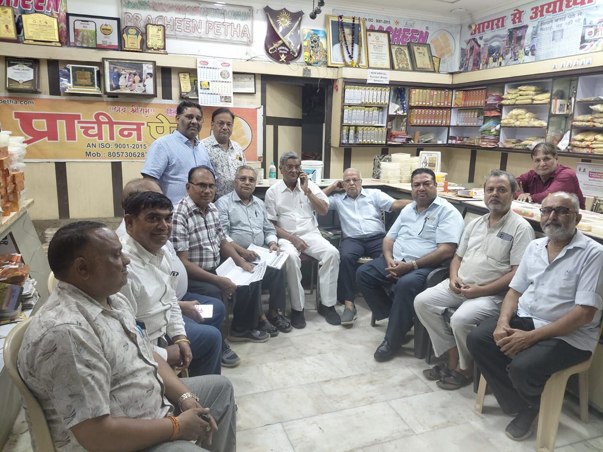 Agra News: यूपीआई शुल्क के विरोध में 15 को काला दिवस मनाएंगे व्यापारी