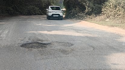 नेशनल हाइवे चंडीगढ़-देहरादून की बदहाली बया करती तस्वीरें। संवाद