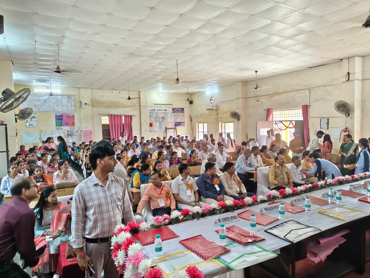 Bareilly News: ट्रेन की चपेट में आने से युवक की मौत