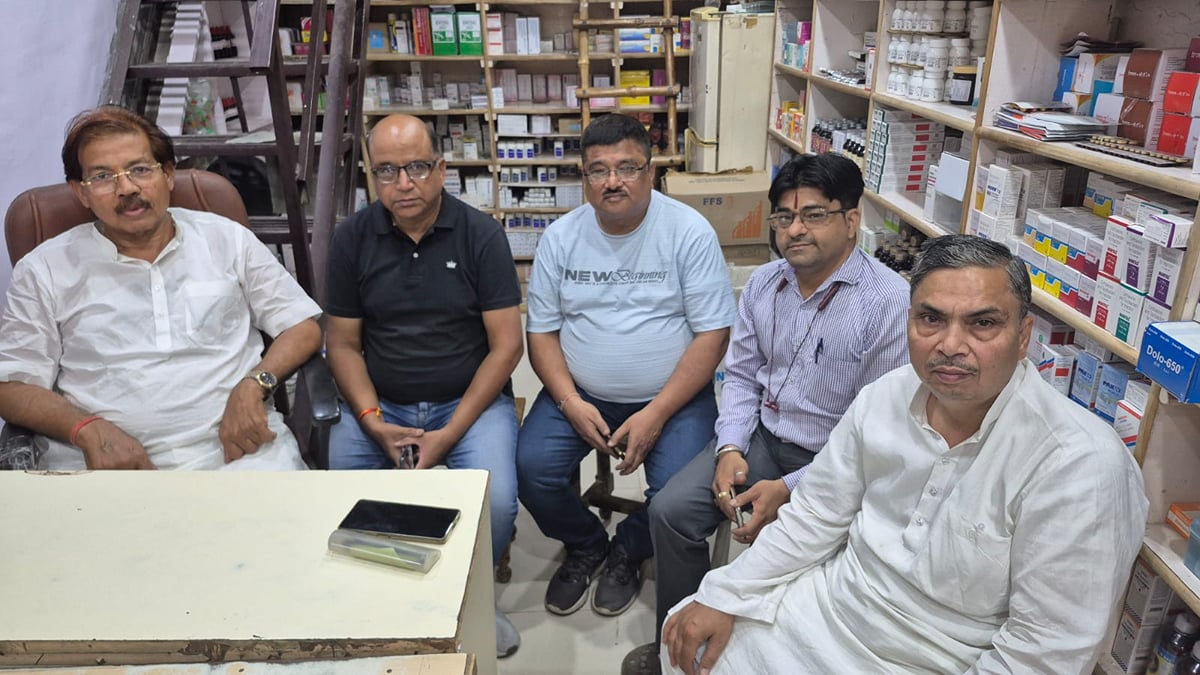 Aligarh News: नकली दवाओं पर हो सख्त कार्रवाई, ईमानदार व्यापारियों का उत्पीड़न न हो