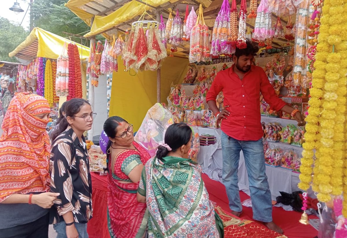 Pratapgarh News: महाराष्ट्र की धूपबत्ती से महकेंगे देवी पंडाल