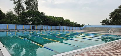  प्रदेश स्तरीय तैराकी प्रतियोगिता के लिए तैयार शहर के एकलव्य स्टेडियम स्थित तरणताल।संवाद