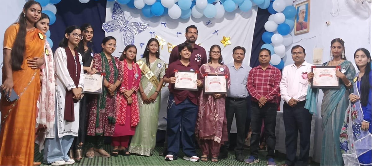 Ghazipur News: मुस्कान मिस फ्रेशर, संस्कृति उपाध्याय मिस 
डांसर और रिया सैनी बनीं मिस स्टाइलिश