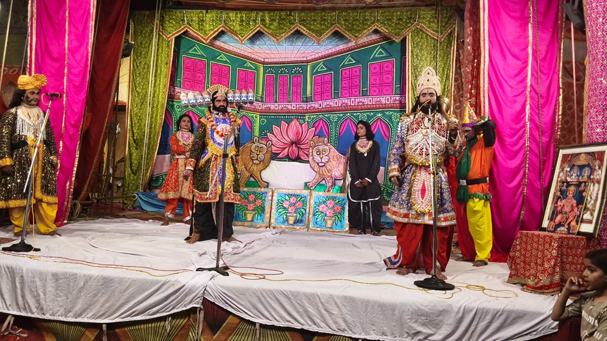 Meerut News: मवाना में विश्वामित्र यज्ञ, ताड़का वध, अहिल्या उद्धार का मंचन