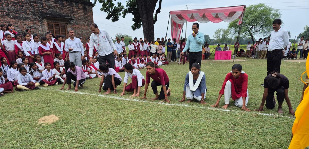 Pratapgarh News: 100 मीटर दौड़ में शनि और सलोनी बने विजेता