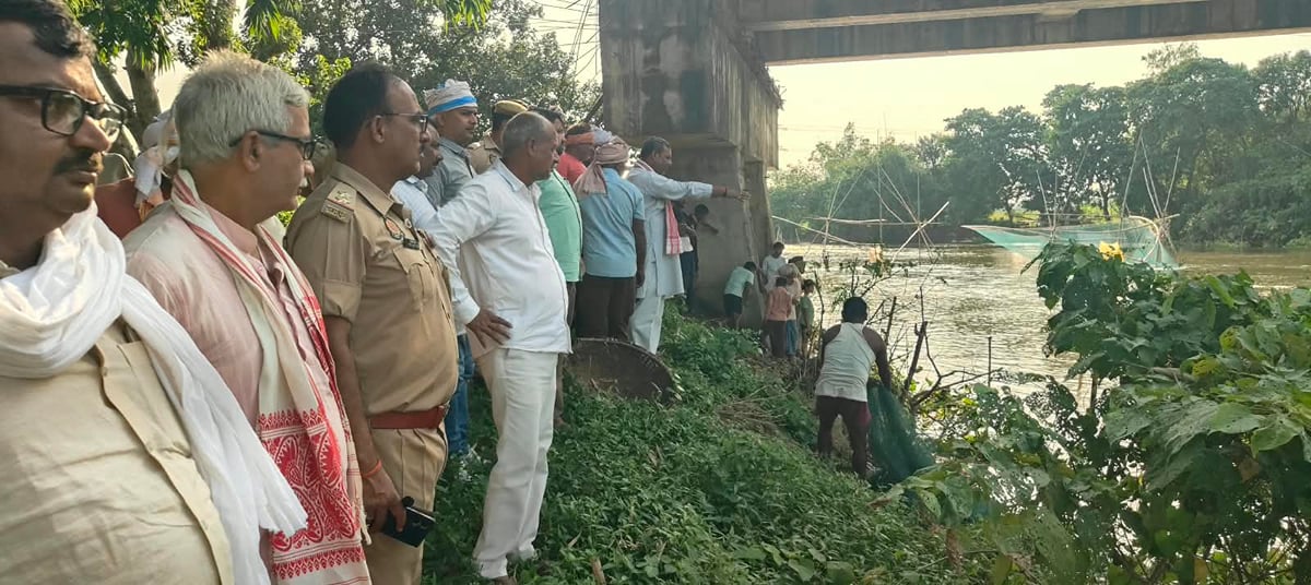 Ghazipur News: मगई नदी से तीन जाल हटाने में लगे तीन घंटे