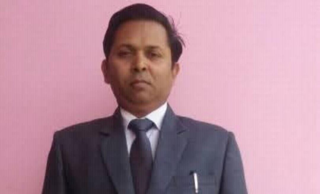 सड़क हादसे में चिकित्सक की मौत की खबर में... चिकित्सा अधिकारी डॉ. दिनेश कुमार यादव-फाइल फोटो-स्