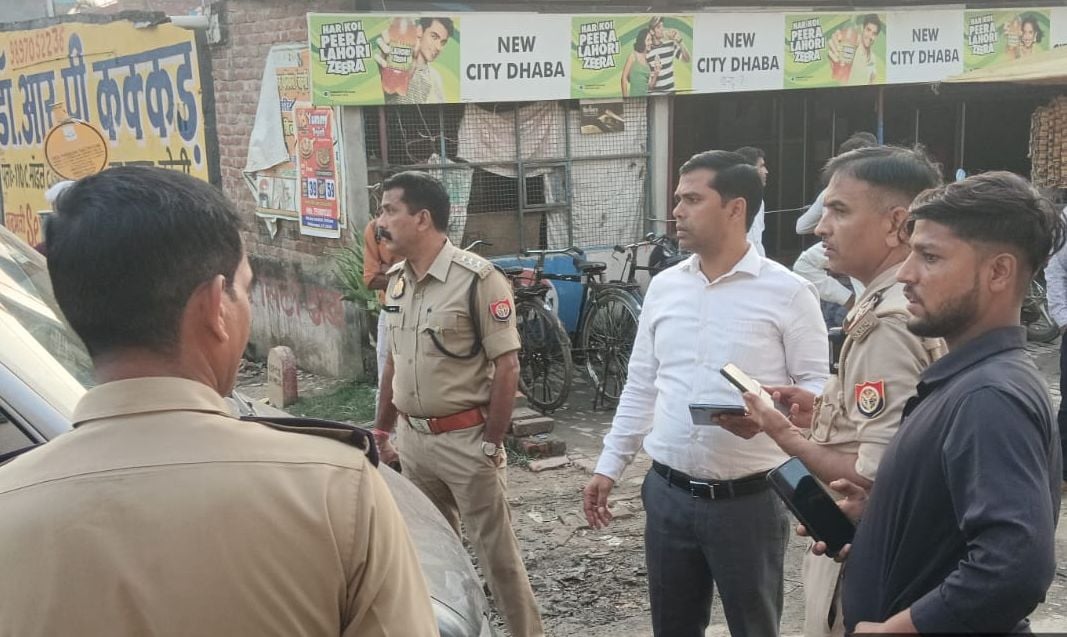 Shahjahanpur News: डग्गामार वाहनों के खिलाफ कार्रवाई, दो इको वैन सीज