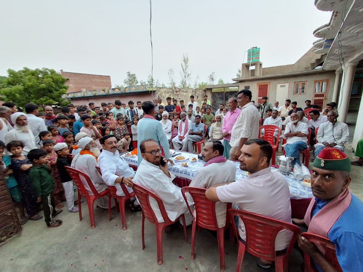Shahjahanpur News: रोकने के बावजूद सपा ने किया पुतला दहन