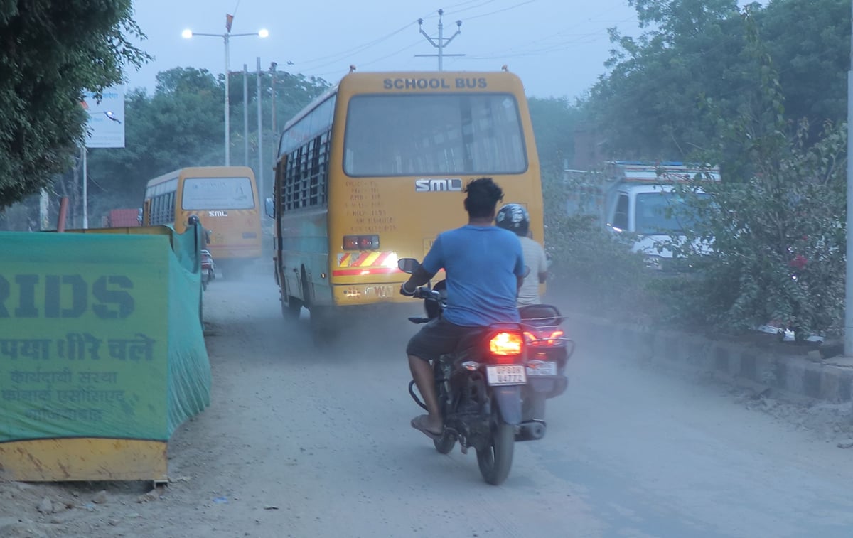 Agra News: मिट्टी में मिल गए 265 करोड़ रुपये, सांसों में समा रही धूल