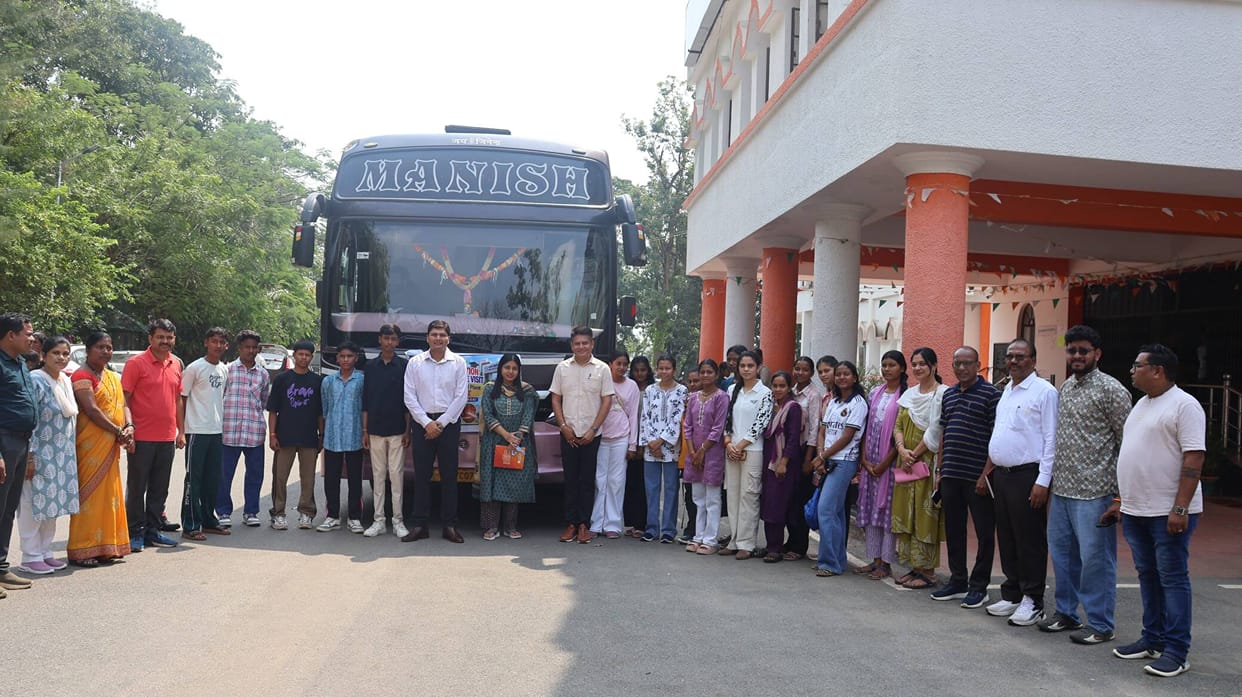 20 students from Bijapur take flight towards their dreams; they will explore technology and innovation at IIT